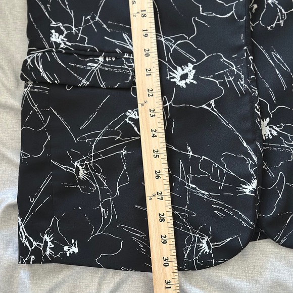 ASTR The Label Black White Abstract Floral Sketch Print Blazer Jacket Size Large - Picture 7 of 11